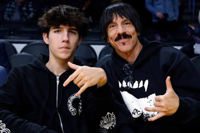 Who is Everly Bear Kiedis Net Worth, Age, Biography (3)